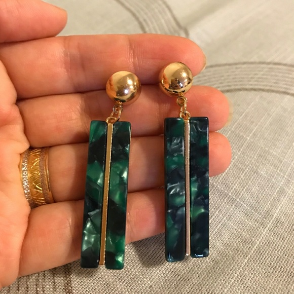 Elegant Emerald Marble Earrings - Picture 4 of 8